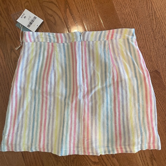 BRAND NEW COLORFUL MINI SKIRT - Picture 3 of 3